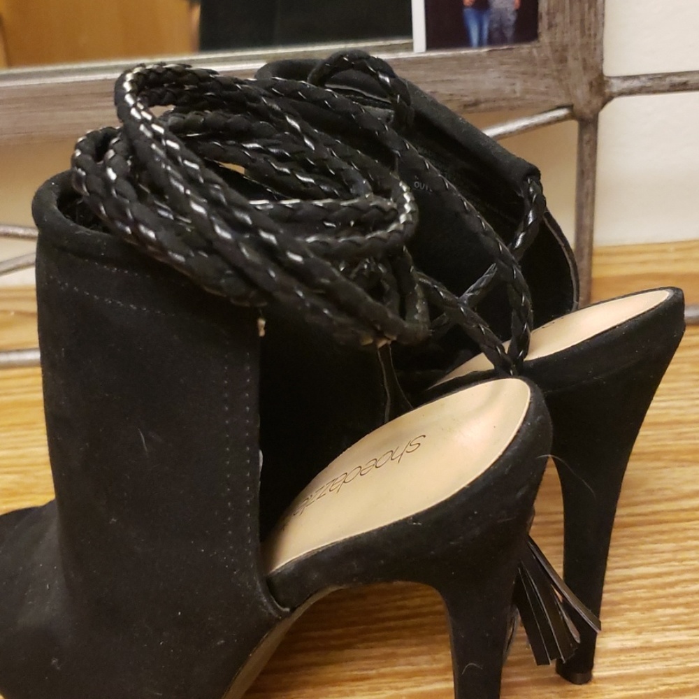 Heels - Picture 3 of 4